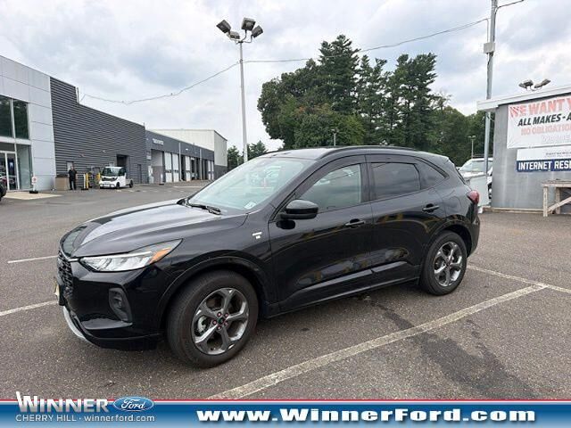 2024 Ford Escape ST-Line Select — photo 1 of 18
