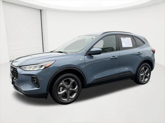 2025 Ford Escape ST-Line Select — photo 1 of 13