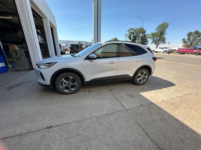 2025 Ford Escape ST-Line Select — photo 1 of 26