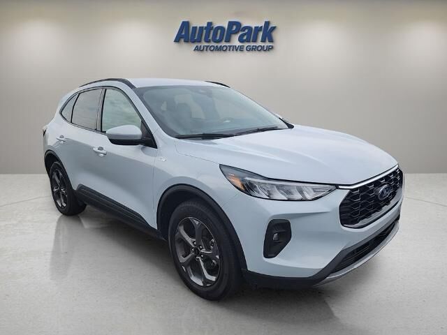 2025 Ford Escape ST-Line Select — photo 1 of 27