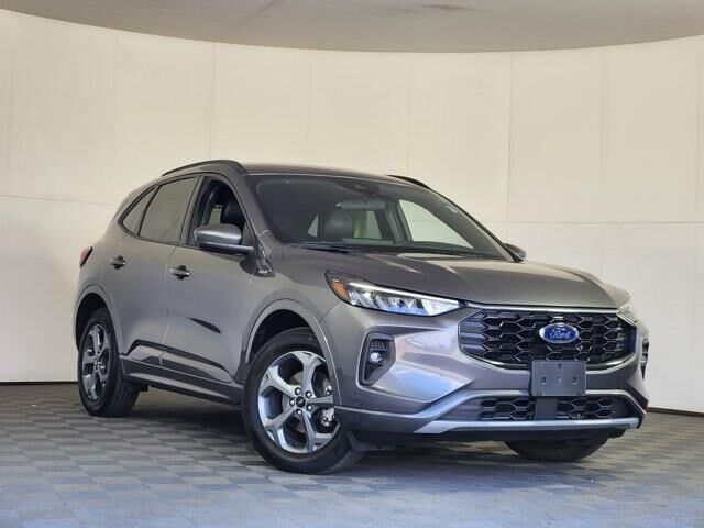 2023 Ford Escape ST-Line Select — photo 1 of 13