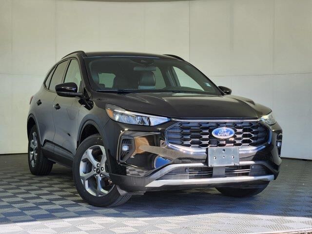 2025 Ford Escape ST-Line Select — photo 1 of 13