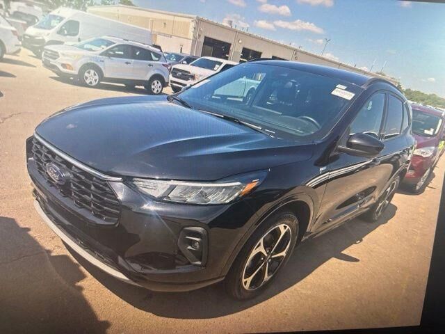 2024 Ford Escape ST-Line Select — photo 1 of 26