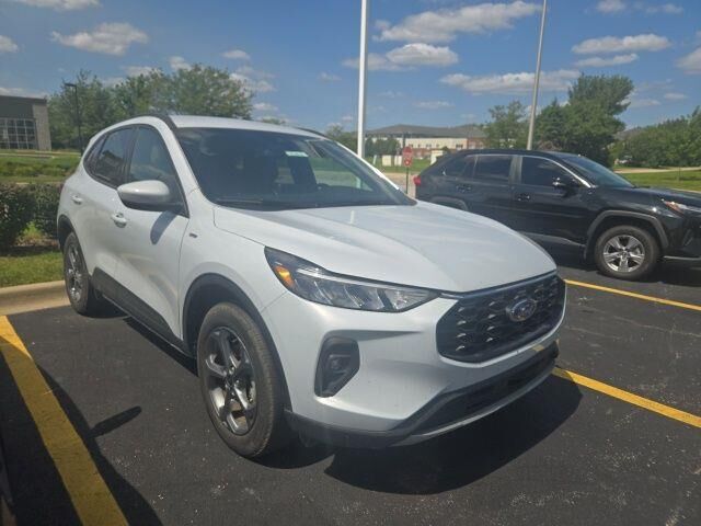 2025 Ford Escape ST-Line Select — photo 1 of 3