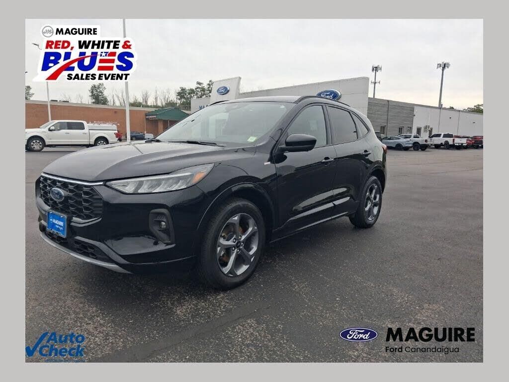 2023 Ford Escape ST-Line Select — photo 1 of 1
