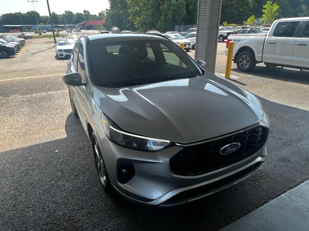 2023 Ford Escape ST-Line Select — photo 1 of 13