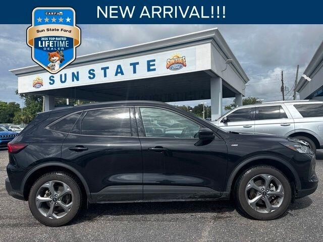 2025 Ford Escape ST-Line Select — photo 1 of 13