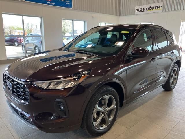 2023 Ford Escape ST-Line Select — photo 1 of 13