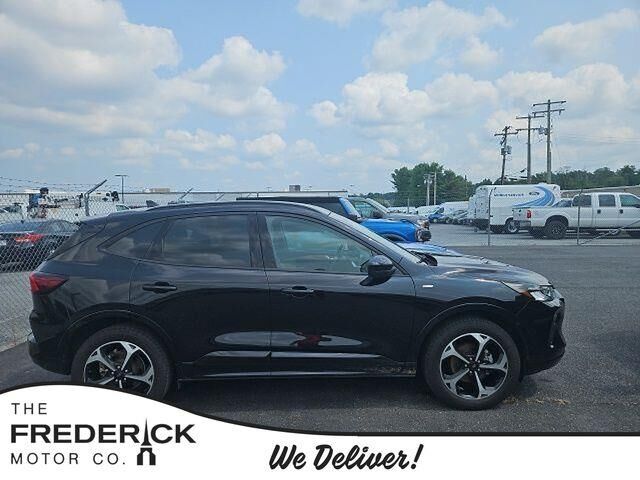 2024 Ford Escape ST-Line Select — photo 1 of 13
