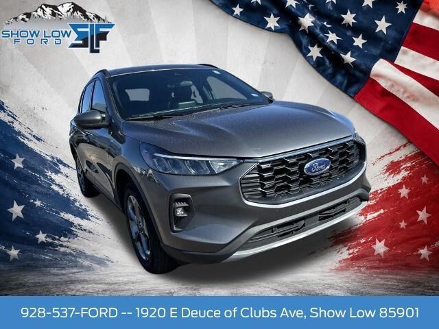 2025 Ford Escape ST-Line Select — photo 1 of 13