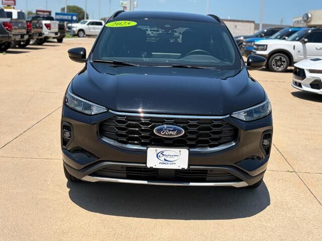 2025 Ford Escape ST-Line Select — photo 1 of 12