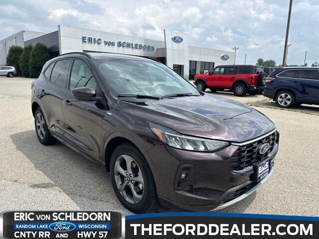 2023 Ford Escape Hybrid ST-Line Select — photo 1 of 26