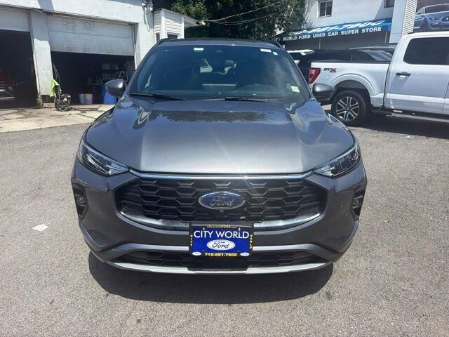 2023 Ford Escape Hybrid ST-Line Select — photo 1 of 39