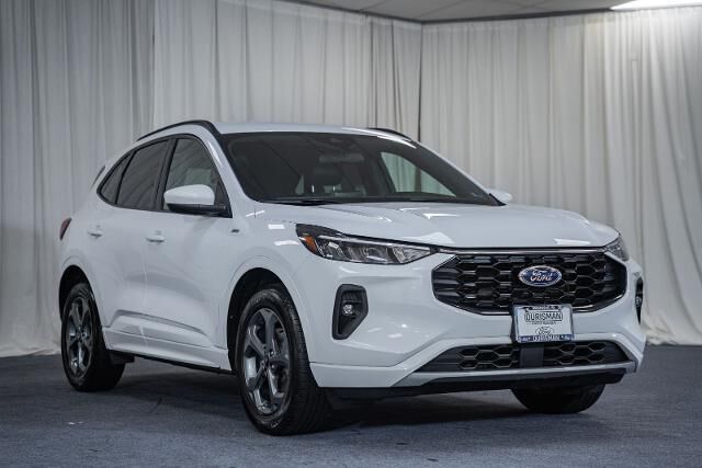 2023 Ford Escape Hybrid ST-Line Select — photo 1 of 6