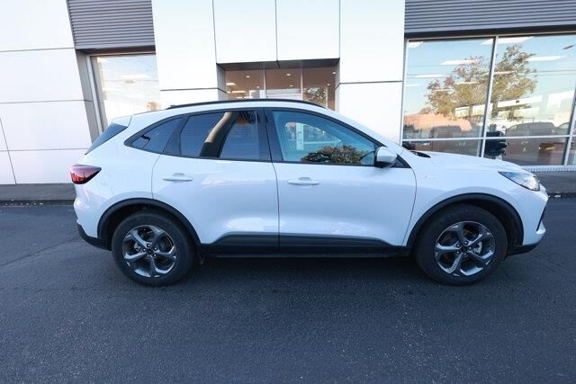 2025 Ford Escape Hybrid ST-Line Select