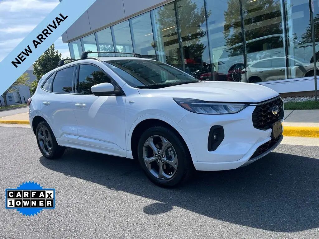 2023 Ford Escape Hybrid ST-Line Select — photo 1 of 1