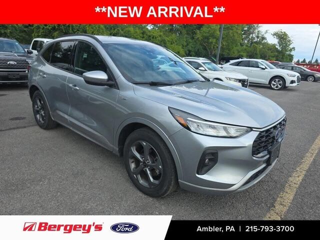 2023 Ford Escape Hybrid ST-Line Select — photo 1 of 2