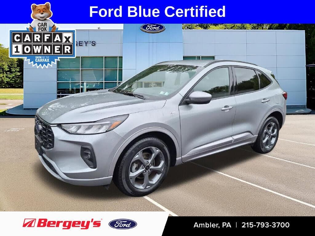 2023 Ford Escape Hybrid ST-Line Select — photo 1 of 1