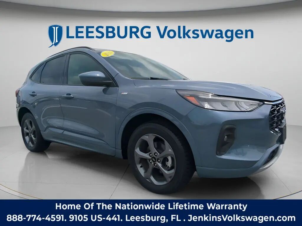 2023 Ford Escape Hybrid ST-Line Select — photo 1 of 10