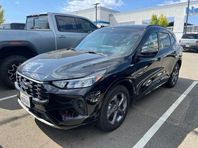 2023 Ford Escape Hybrid ST-Line Select — photo 1 of 39