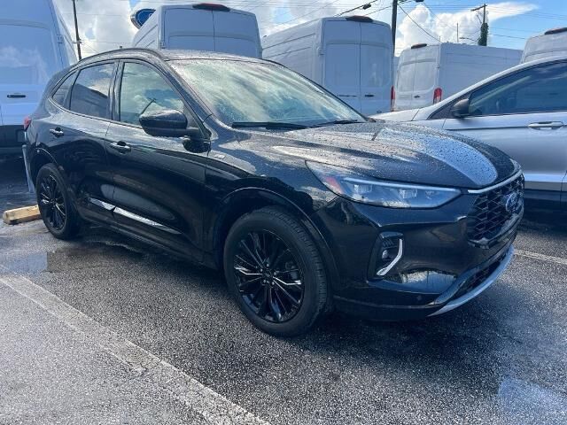 2023 Ford Escape ST-Line Elite — photo 1 of 8