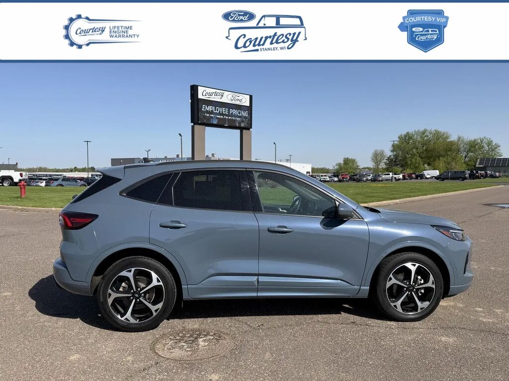 2023 Ford Escape Hybrid ST-Line Elite — photo 1 of 26