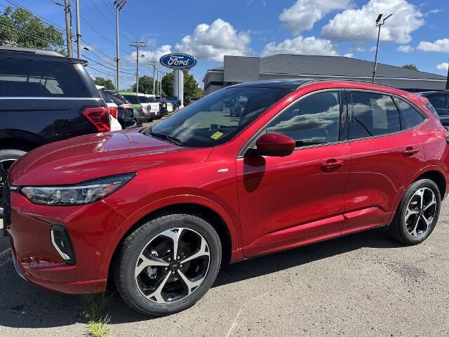 2023 Ford Escape Hybrid ST-Line Elite — photo 1 of 26