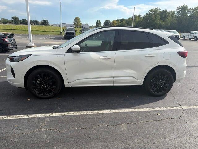 2024 Ford Escape Hybrid ST-Line Elite