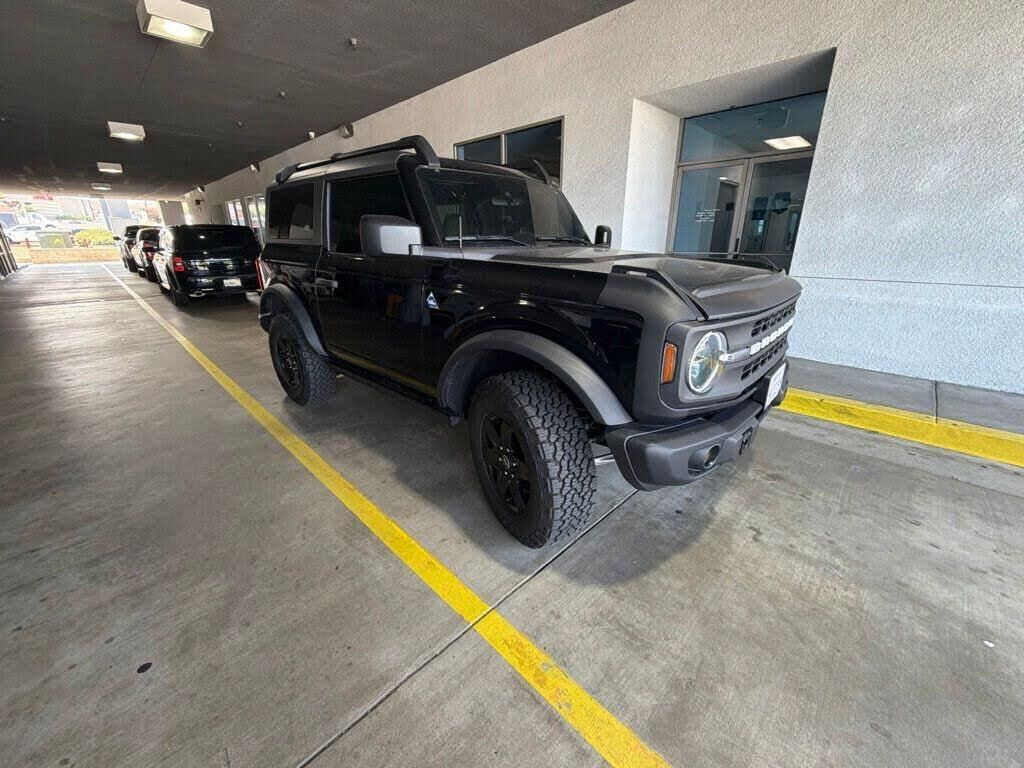 2024 Ford Bronco Black Diamond — photo 1 of 2