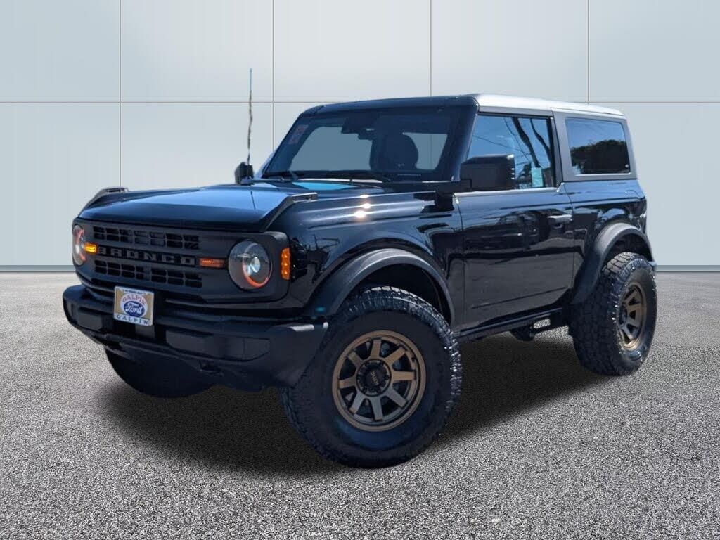 2022 Ford Bronco Base — photo 1 of 1