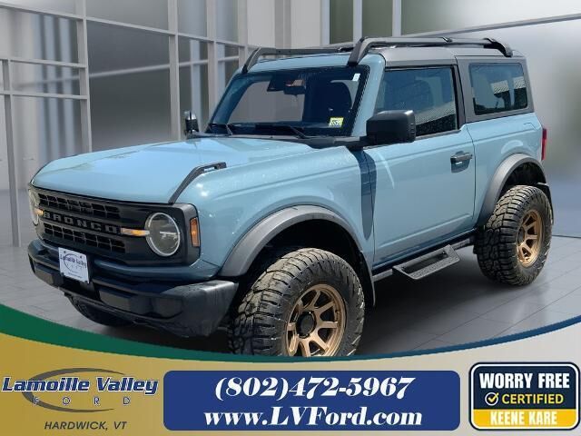 2023 Ford Bronco Base — photo 1 of 13