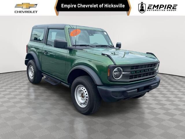 2023 Ford Bronco Base — photo 1 of 13