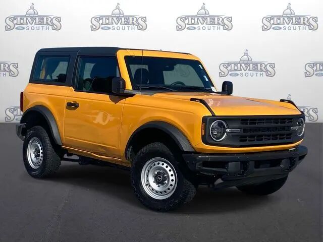 2022 Ford Bronco Base — photo 1 of 26