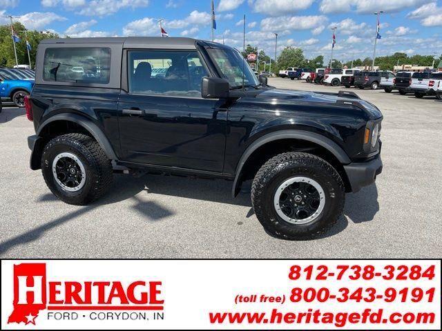 2022 Ford Bronco Base — photo 1 of 26