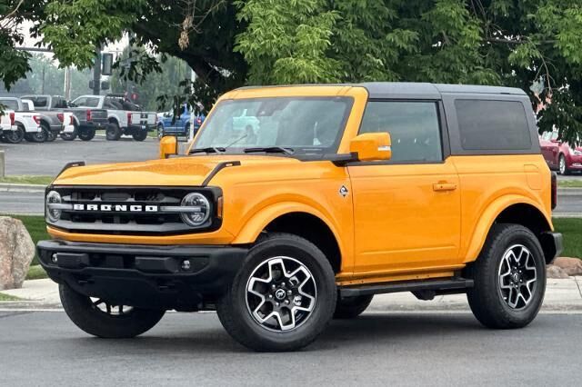2022 Ford Bronco Outer Banks — photo 1 of 13