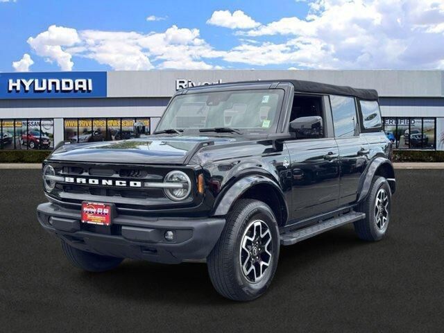 2023 Ford Bronco Outer Banks — photo 1 of 13