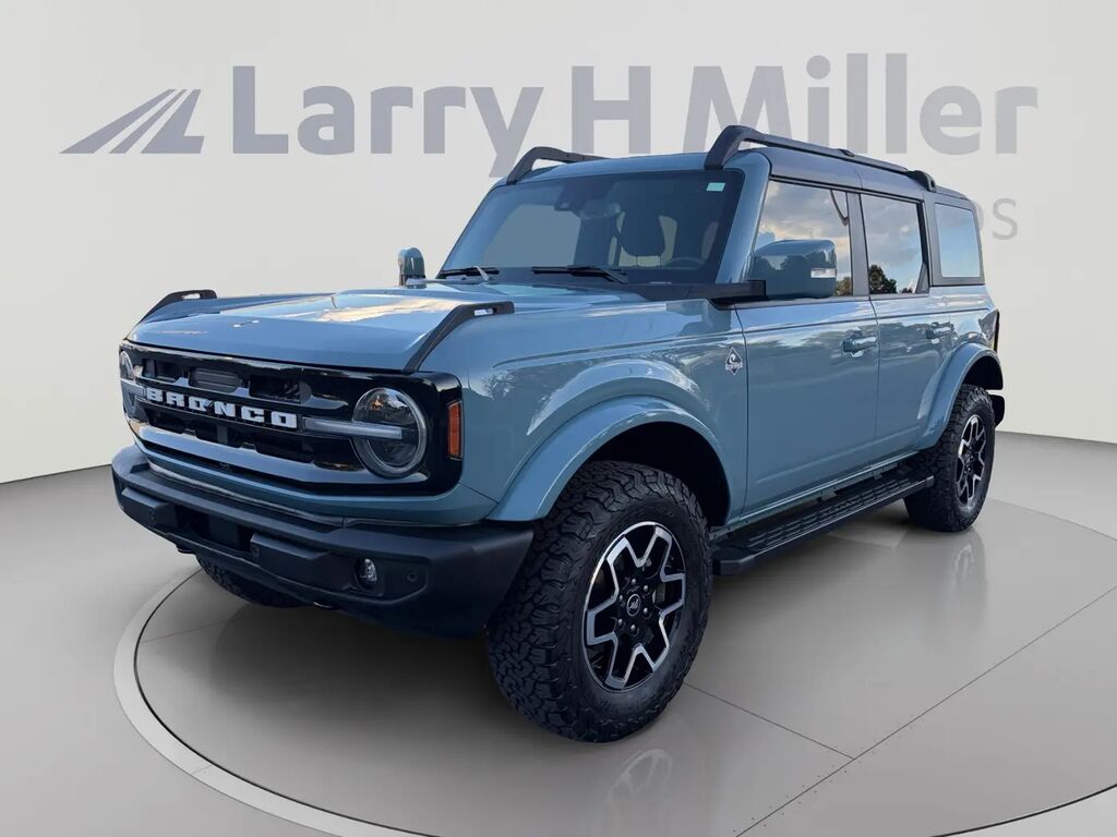 2023 Ford Bronco Outer Banks — photo 1 of 16