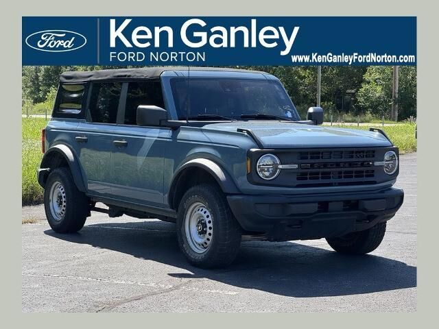2022 Ford Bronco Base — photo 1 of 26