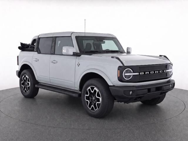 2022 Ford Bronco Outer Banks — photo 1 of 26