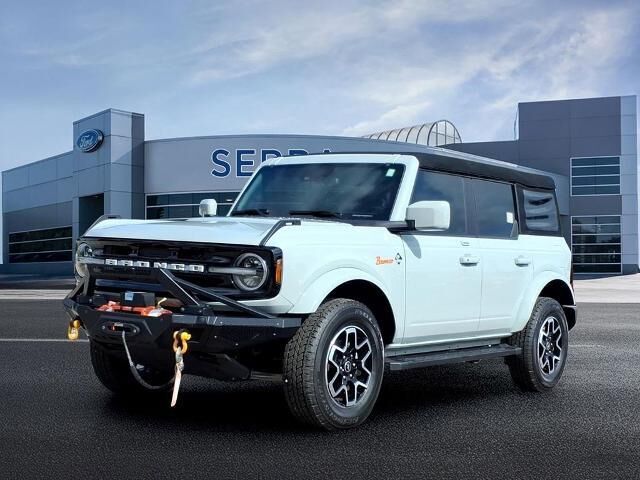 2023 Ford Bronco Outer Banks — photo 1 of 13