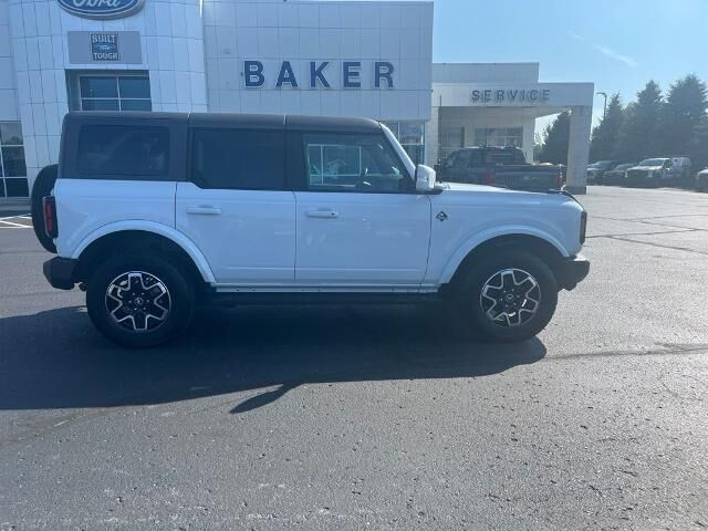 2022 Ford Bronco Outer Banks — photo 1 of 26