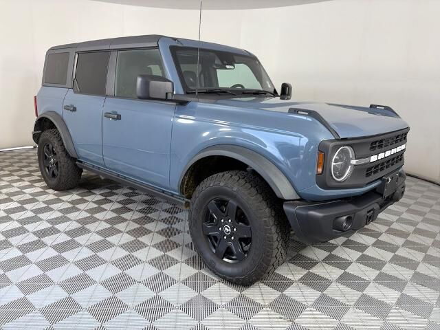 2023 Ford Bronco Black Diamond — photo 1 of 13
