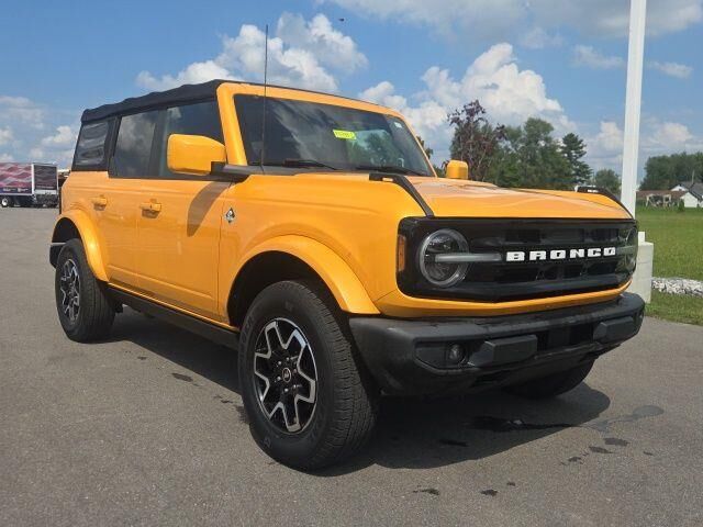 2021 Ford Bronco Outer Banks — photo 1 of 26