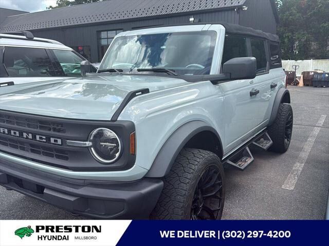 2022 Ford Bronco Base — photo 1 of 20