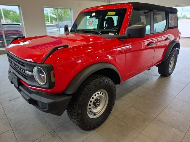 2023 Ford Bronco Base — photo 1 of 13