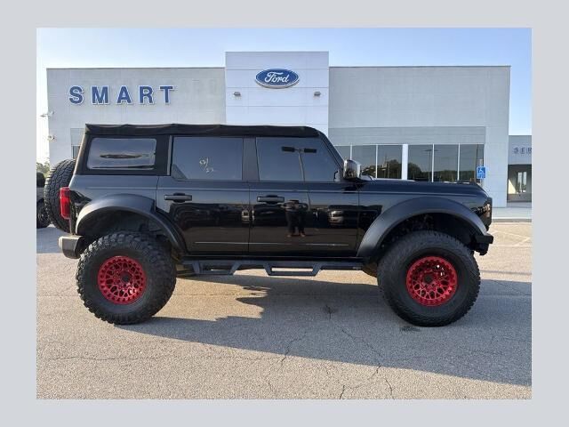 2022 Ford Bronco Base — photo 1 of 26