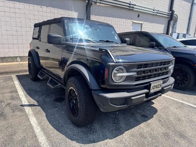 2022 Ford Bronco Base — photo 1 of 13
