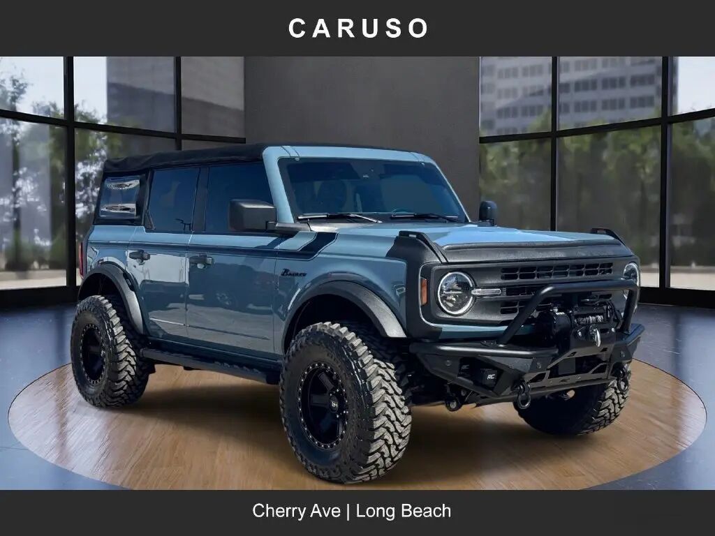 2022 Ford Bronco Base — photo 1 of 13