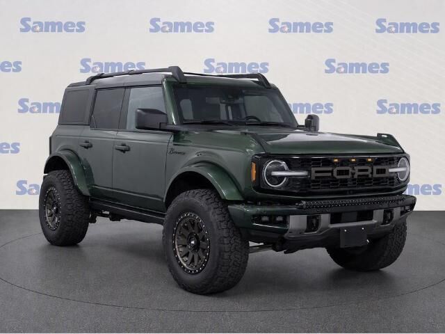 2022 Ford Bronco Base — photo 1 of 23