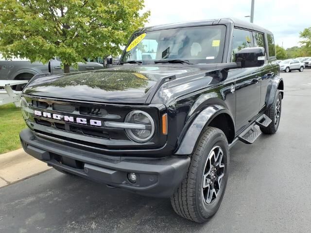 2023 Ford Bronco Outer Banks — photo 1 of 39